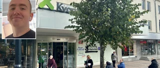 Axel, 24, attackerades med ägg – mitt på stan ✓"Var väl 20 personer" ✓Polisen: "Gått för långt" ✓Stökig Halloween 