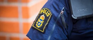 20-åring spottade polis i ansiktet: ✓"Loskan var stor och vit" ✓Polisens ord: "Väldigt äcklad"  ✓Fick avhyvling i polisbilen