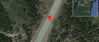 Personbil stillastående på E4 - problem i trafiken