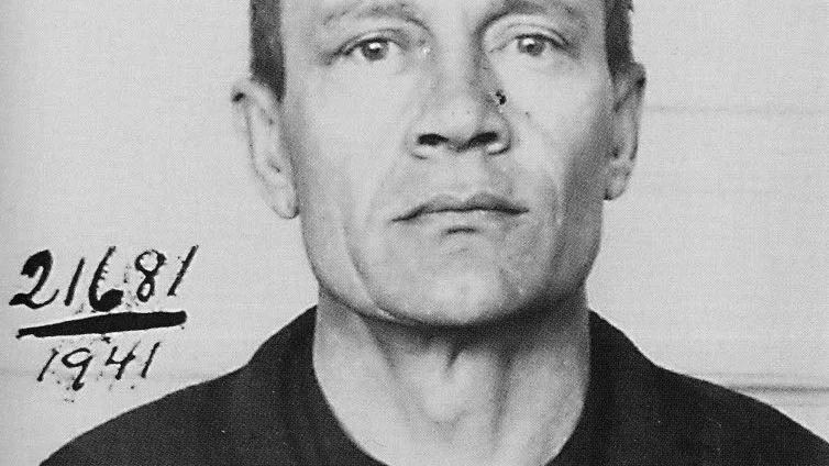 Luleåbon Gustaf Ceder värvades hösten 1936  som mellanhand för dynamitsmuggling från Luleå, men drog sig ur och gick till polisen.
