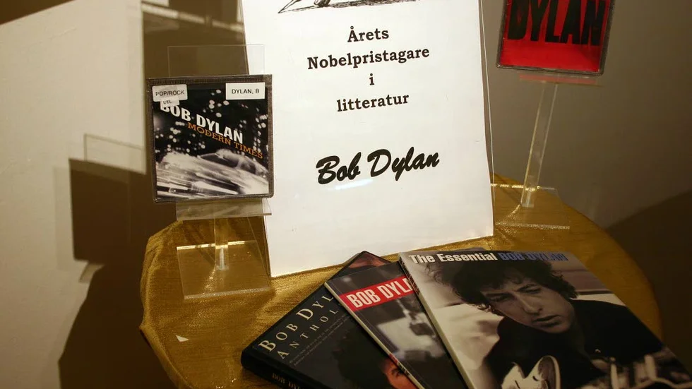 pristagaren. Stadsbibliotekets samling böcker och skivor av och om Bob Dylan.