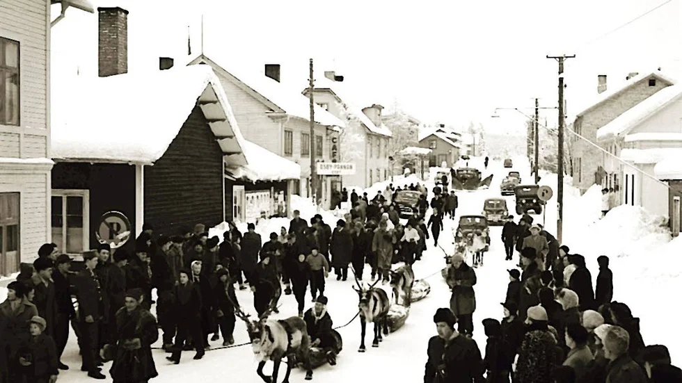 Renrajd på Jokkmokks marknad omkring 1955.