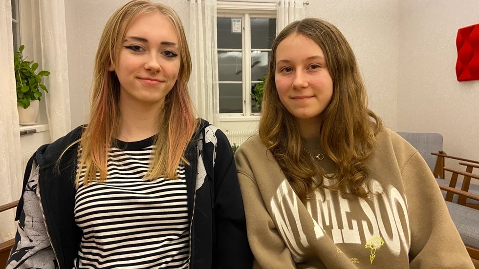 14-åriga My Exner och Alice Dahlgren Hultgren är konfirmander som är med vid luciaframträdandena och säger att det är något att minnas.