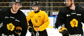 Tog första SHL-poängen – nu hägrar A-lagskontrakt: ”Var målet när jag kom hit – att inte lämna stan”