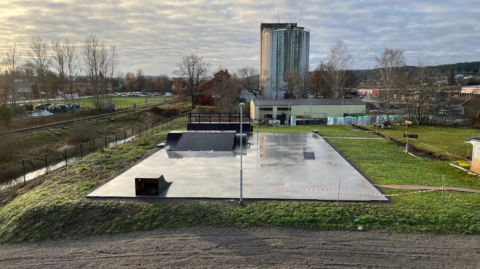 Bygget av skejtparken i Rimforsa har pausats under vintern.