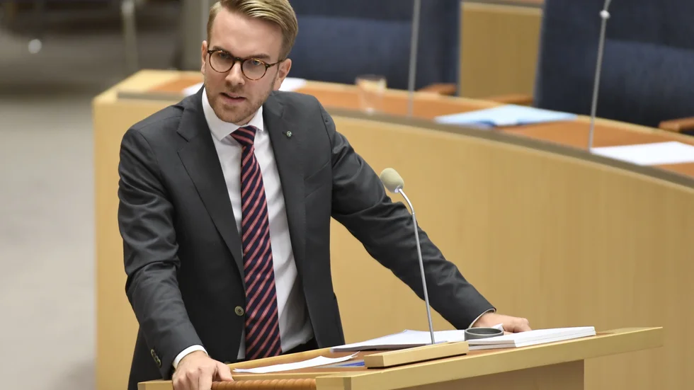 Kristdemokraternas Andreas Carlson är infrastruktur- och bostadsminister i M-KD-L-regeringen.