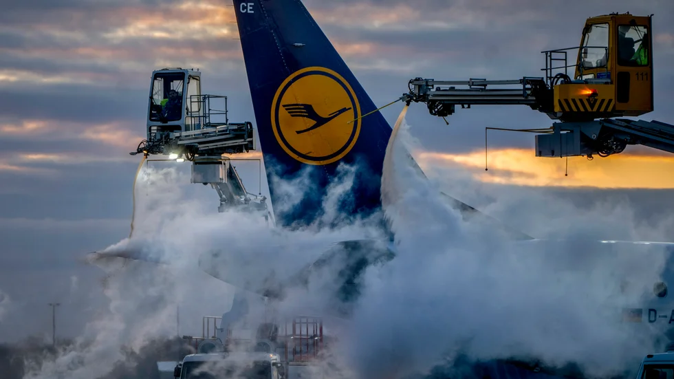 Ett flygplan tillhörande Lufthansa vid Frankfurts internationella flygplats.