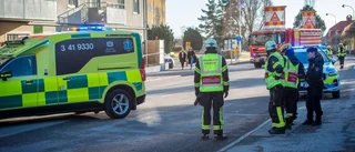 Rullstolsburen påkörd av bil – förd till sjukhus
