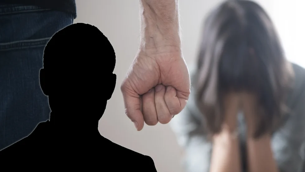 Känd från Spotify. Den häktade musikartisten från Norrbotten misstänks för att misshandlat sin kvinnliga sambo för snart två veckor sedan. "En av anledningarna till att jag begärde honom häktad var risken att han kunde försvåra utredningen genom att påverka målsäganden, som då skulle kunna ta tillbaka sina uppgifter", säger kammaråklagare Carolina Frohm. 