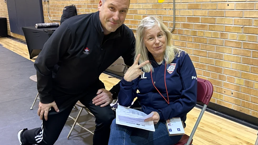 Innebandyns VM-kval i Nordamerika blev en coachduell mellan Motalaprofilerna Fredrik Bagge och Ann Lövgren och Lövgrens USA vann mot Bagges Kanada.
