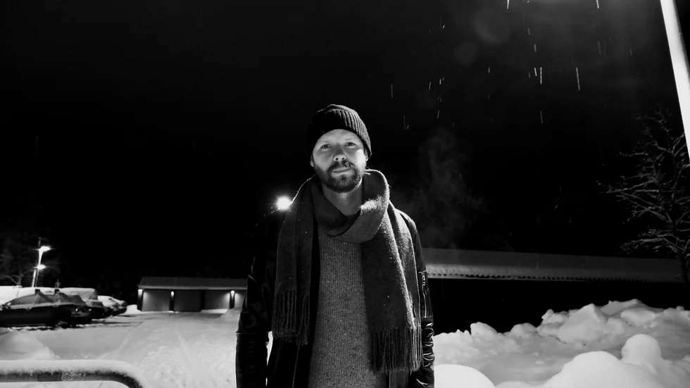 Raimond Dagfjäll har lämnat Kiruna men sjunger om sin forna hemstad i nysläppta albumet. "Känns lite som sista gången man återvänder dit", säger han.