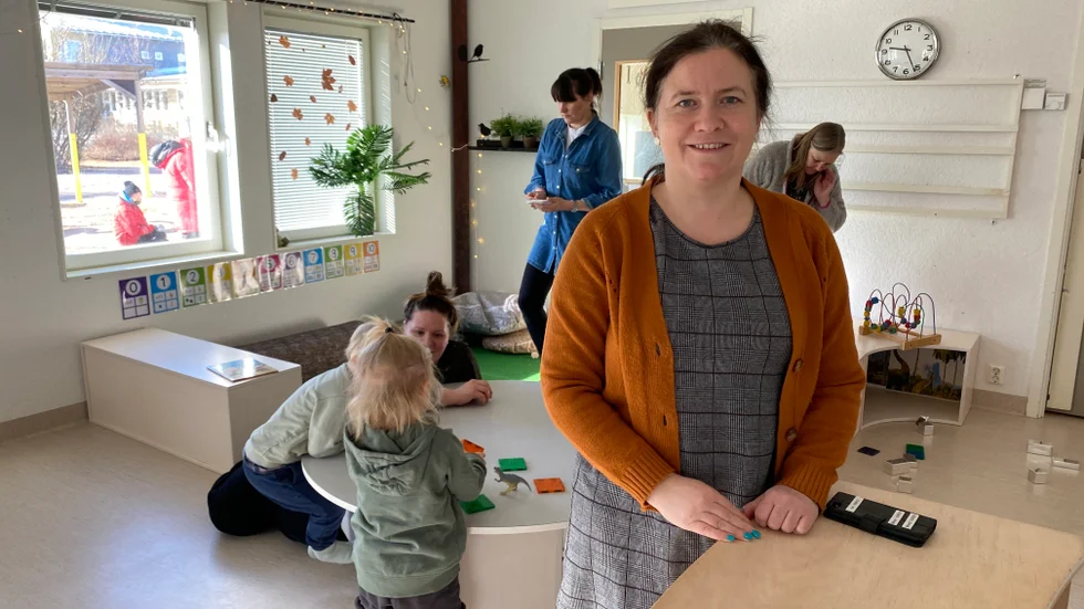 Liselott Bernberg, rektor på Skolsta förskola, har stor förståelse för att politikerna vill få till ett lägre pris för den nya förskolan. "Men  det är tråkigt för vi har väntat väldigt länge", säger hon.