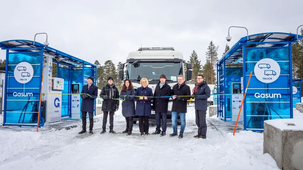 På tisdagen invigdes en ny gastankstation på Storheden i Luleå. Både Bodens kommunalråd Claes Nordmark och Luleås kommunalråd Carina Sammeli var med och klippte bandet. 