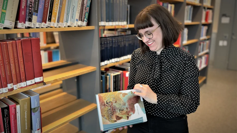 Rakel Eklund, forskare i Uppsala, är aktuell med en studie om hur döden skildras i svenska barnböcker.