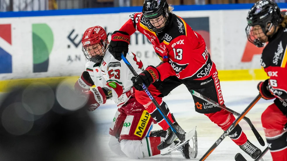 Jennifer Wakefield i duell med Jenna Pirttijärvi.