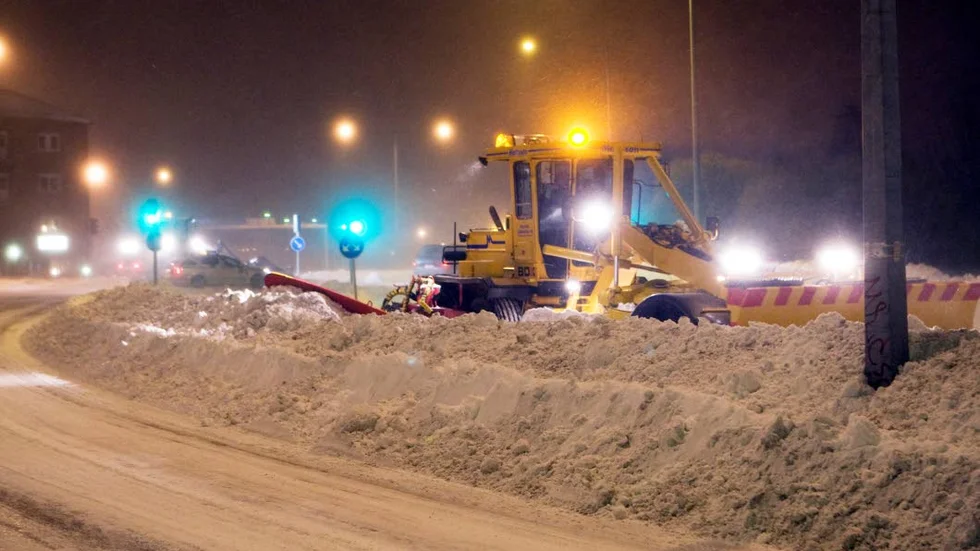 Ett 60-tal maskiner var igång för att rädda Luleå från snösmockan .FOTO: Pär Bäckström