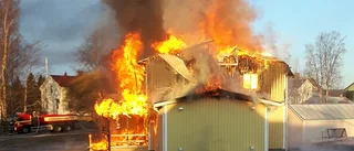 Brand i flerfamiljshus i Roknäs