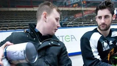 Bud Holloway blev guldmålad av Norran inför slutspelet. Med ett par dagar kvar till finalen ville NSD silvermåla Skellefteåstjärnan.