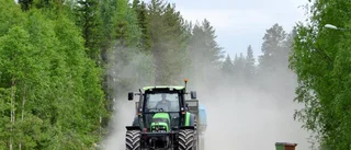 Damm från vägen irriterar bybor