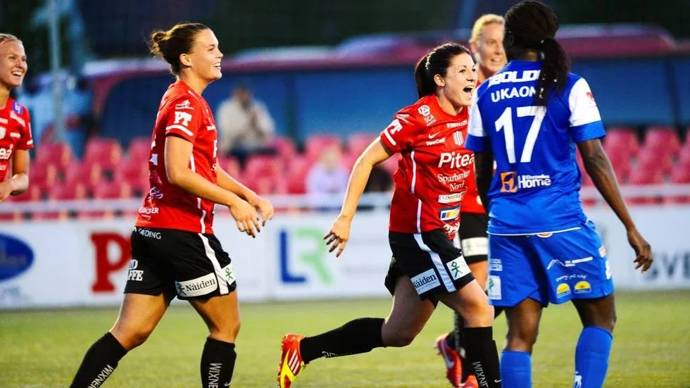 Josefin Johansson jublar sedan hon avgjort matchen mot Sunnanå i Svenska Cupen.