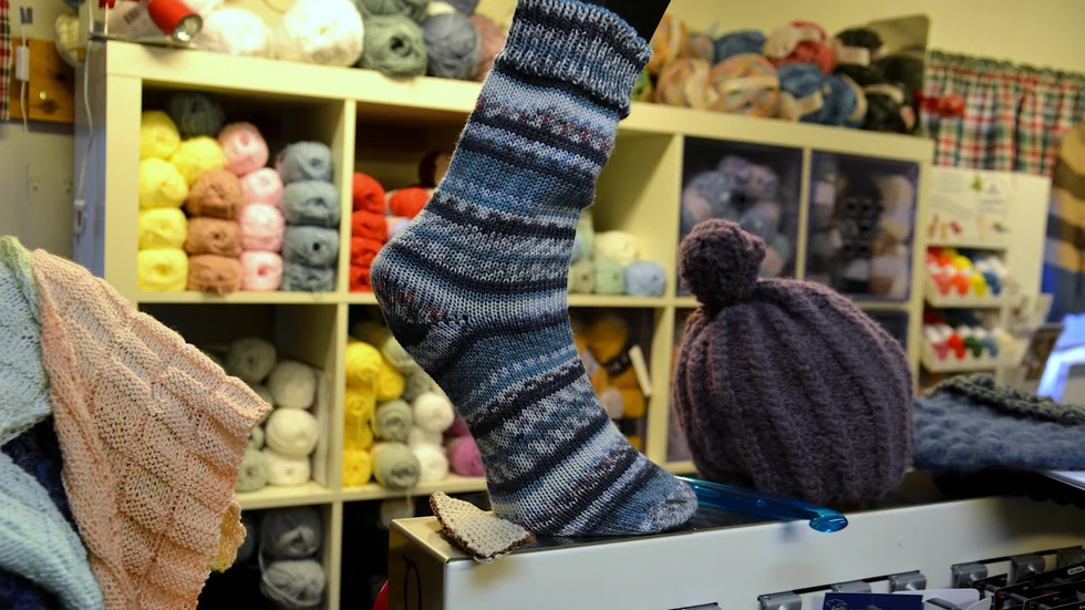 Den klassiska sockan, fortfarande populärast bland stickarna enligt Josefine Hörström.