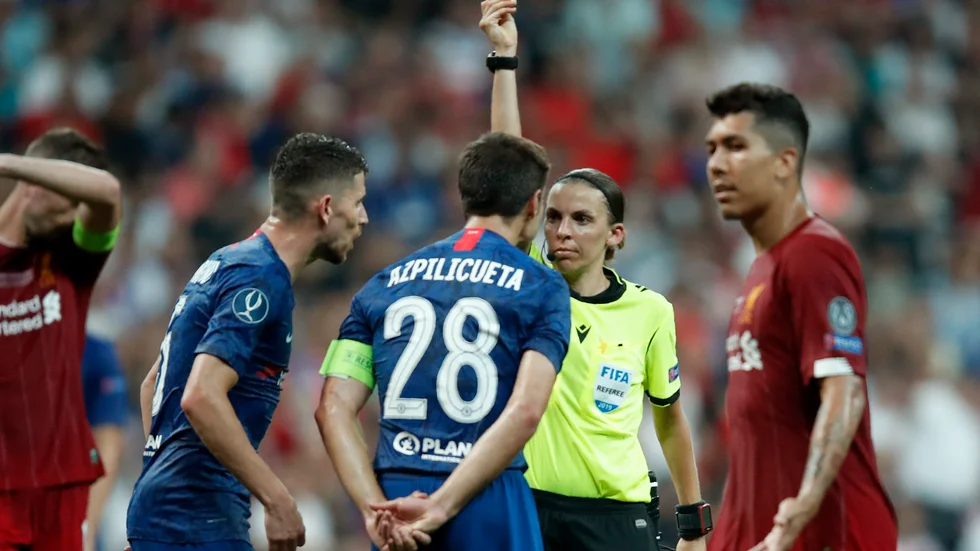 Frankrikes stjärndomare Stéphanie Frappart är en av dem som får döma herrarnas fotbolls-VM.