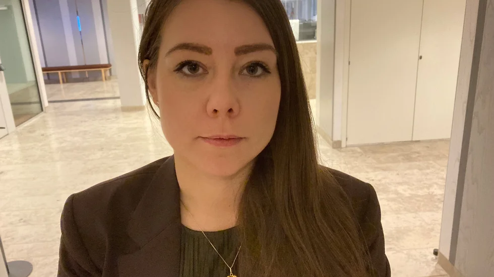 "Han har utsatt andra människor för vad de har upplevt som livsfara, men verkar inte vilja ta ansvar", säger Karoliina Ikonen Simu, som företräder butiksbiträdet.