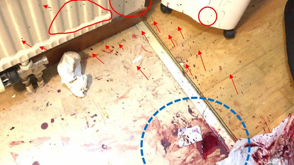 Spår av blod i lägenheten visar på en brutal verklighet.