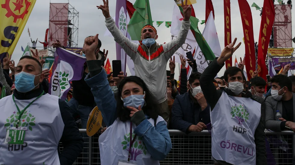 Anhängare till HDP vid firandet av kurdiska nyåret i Istanbul förra året. Arkivbild.