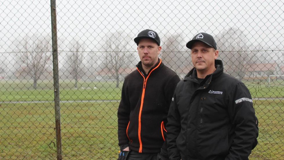 Christoffer Tylander och Marcus Hulterström vill bevara Breviksplan som grönområde och idrottsplats.