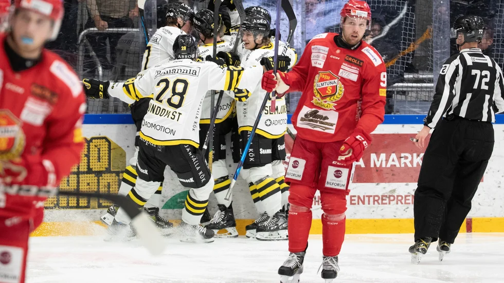 Almtuna och Mattias Johansson, mitten, föll hemma mot AIK. Segersviten stannade på fyra matcher.