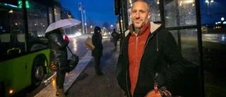 Kraftig blåst stoppar tågtrafiken ✓ Resenären Viktor nöjd med informationen: "Den här gången har de lyckats"