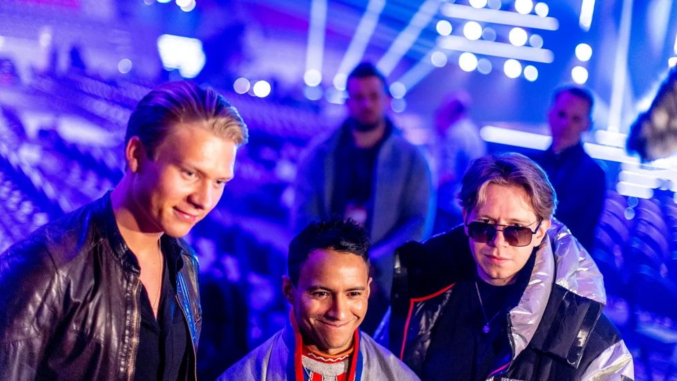 Adam Woods, Jon Henrik Fjällgren, och Arc North tävlar tillsammans i Melodifestivalen. För Woods (till vänster) är det första gången på scen.