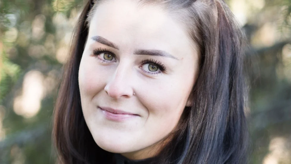 25-åriga Stina Davidsson från Arjeplog fick jobb på produktionen av "Händelser vid vatten" och var med under arbetet med att leta miljöer.