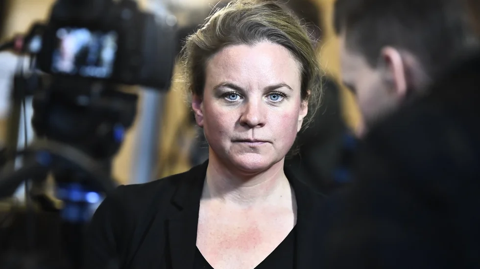 Affären är sedan länge riven, nu har kommunen fattat beslut om att anta en detaljplan som möjliggör seniorboende på fastlandssidan i Stallarholmen.