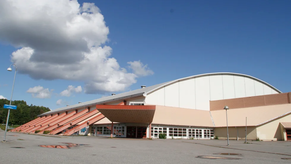 Svenska Hem Arena, ursprungligen Mälarforum, ägdes fram till januari 2007 av Jehovas vittnen.