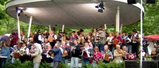 Folkfest med durspelet i centrum