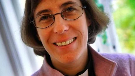 Jennifer Rydqvist
Prästvigd: 2004. I Västerviks församling sedan januari 2005.
Ålder: 36 år.
Bor: Västervik 
Familj: Min man Didrik, hunden Willy Wuff och undulaterna Hanna och Gandalf.
Fritidsintressen: Umgås med familjen, musik, lyssna på böcker, se på härliga filmer.