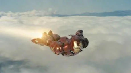 Postmodern superhjälte. Iron man på väg till Afghanistan, men fienden är inte islamister utan... några som är väldigt lika islamister.Foto: UIP