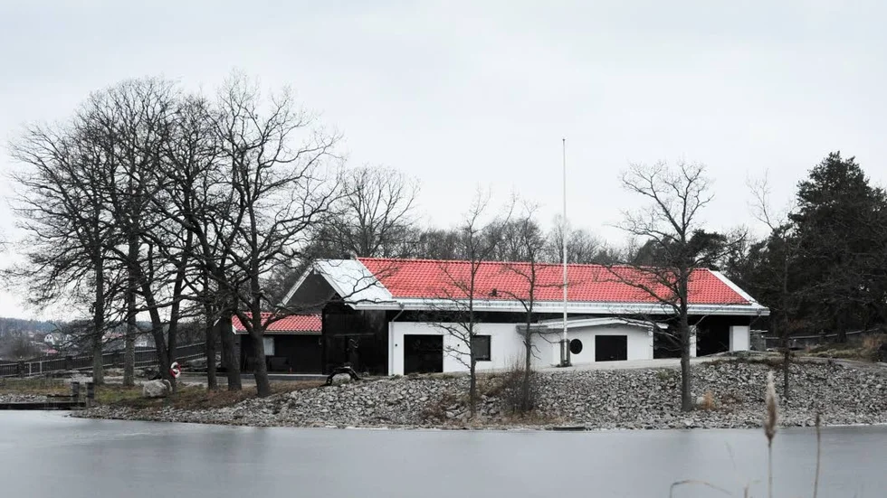 Ryktesomsusad. I somras kom en anmälan in att huset som byggts för kommersiell verksamhet använts som bostad. Kommunen vill inspektera invändigt, men ägaren tar strid.