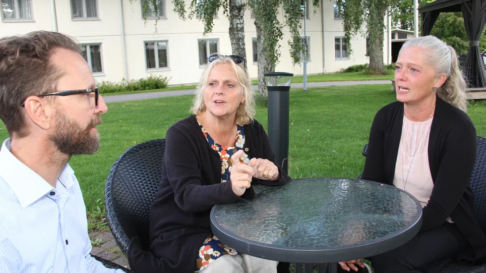 Det behövs fler lärare för de yngre eleverna, för att kunna ha mindre grupper där lärarna hinner se och hjälpa varje elev. Det menar Jonas Olsson, Sofi Lundvall och Torun Paulsson samt 24 andra grundskolerektorer i Uppsala.