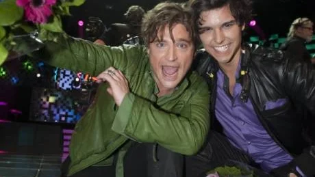 Veteranen Andreas Johnson och debutanten Eric Saade tog sig vidare till finalen efter en nervös väntan i Sandvikens deltävling av Melodifestivalen.Foto: Jonas Ekströmmer/Scanpix