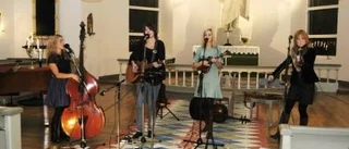 Abalone Dots fyllde Ukna kyrka