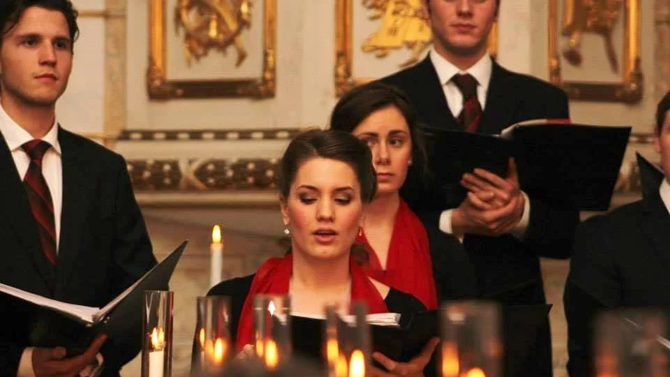 Musiklinjen vid Vadstena folkhögskola hotas av nedläggning. För att visa sitt stöd arrangerar nu gamla elever konserter runt om i landet till förmån för musiklinjen.
