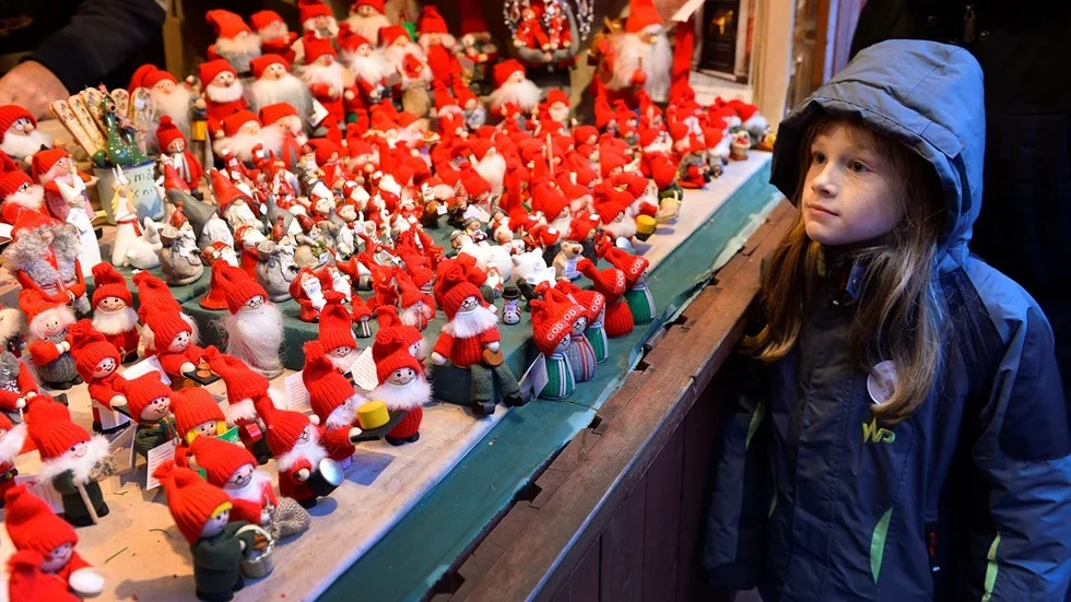 STOCKHOLM 2013-12-21
Gamla stans julmarknad på Stortorget i Stockholm på lördagen, dan före dan före dan före dan.
Foto Anders Wiklund / TT / kod 10040
