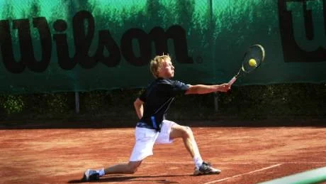 Martin Svahn spelar för WTK - och som han spelar. I går vann han sin första match i P18. Han tror sig ha goda chanser att vinna de klasser han spelar i.