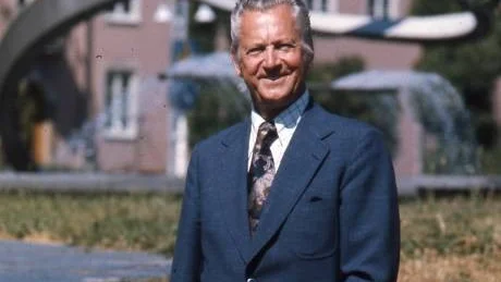 Manne Jarméus, Norrköpings "finansminister" utanför konstmuseet 1975.