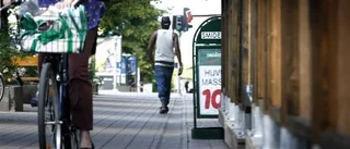 "Gående tvingas ut i cykelbanan"