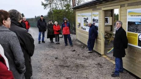 Tommy Hammar från länsstyrelsen i Kalmar (till höger) informerade om projektet för åhörarna.