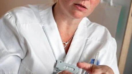 Anna Stenström är en av fem kardiologer, hjärtspecialister, på Västerviks sjukhus. Hon anser att man framöver bör satsa främst på eftervården efter en hjärtinfarkt. Foto: Anders Steiner